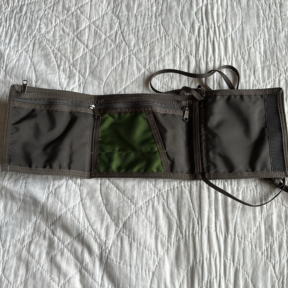 MEC Crossbody Wallet - Picture 3 of 9